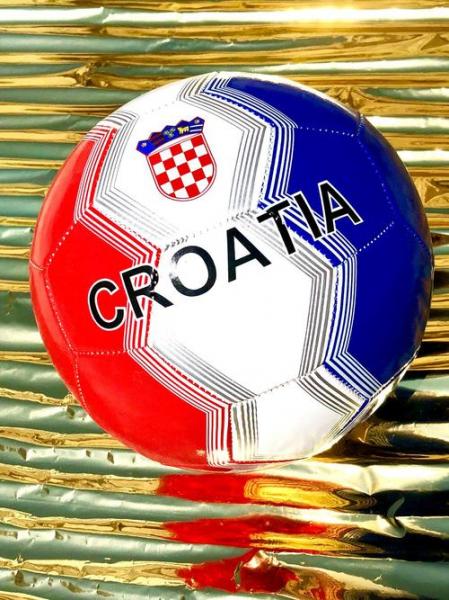 《克罗地亚足球：南斯拉夫荣耀的继承者，一路狂飙的“格子军团”》