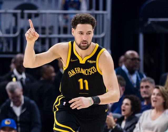 《克莱·汤普森:篮球场上的“金左脚”传奇》