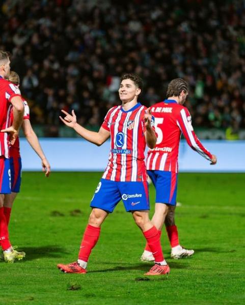 《卡塔尔足球：排名跃升，绿茵战场上的黑马逆袭》