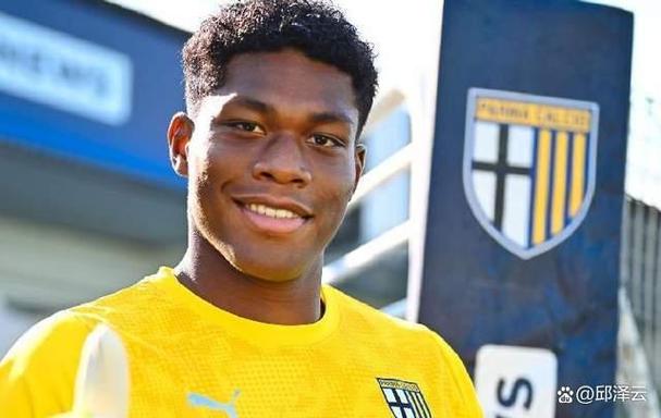 帕尔马官推称赞铃木彩艳:你带来的安全感,就像在自己家吃饭一样