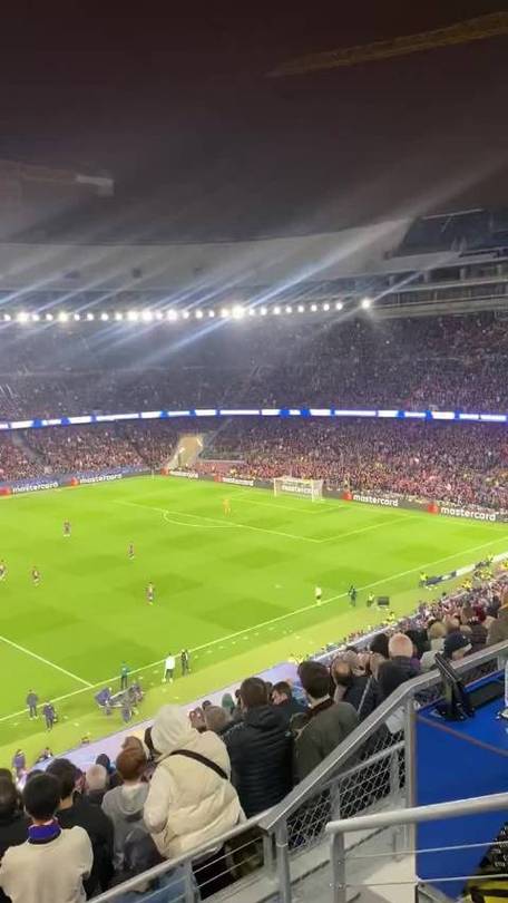 气氛热烈！女足欧冠国家德比，60067人在诺坎普现场观战