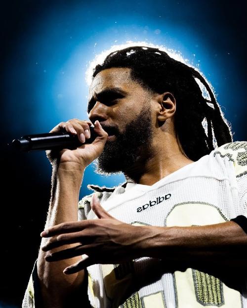 已经练起来了！J.Cole训练三分干拔轻松命中看着水平如何